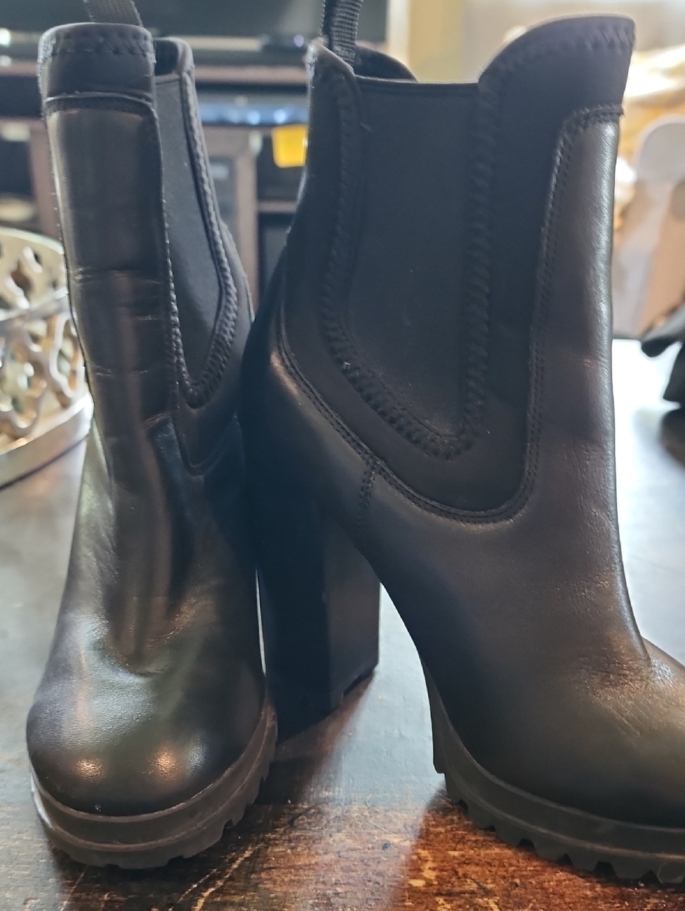 ALDO Bold Black Ankle Boots, a platform Chelsea-style boot Size 5